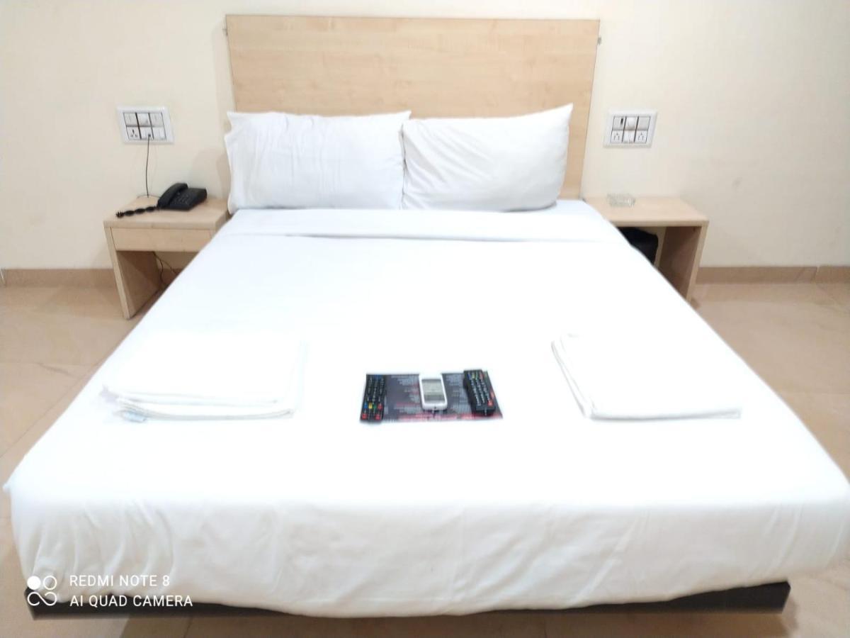 U Life Hotel Mumbai Kültér fotó