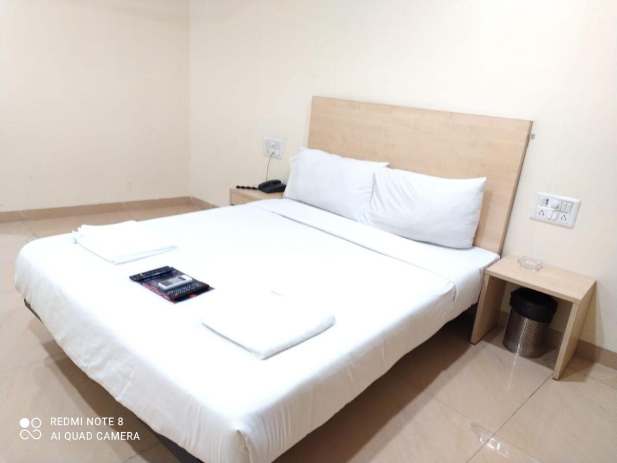 U Life Hotel Mumbai Kültér fotó
