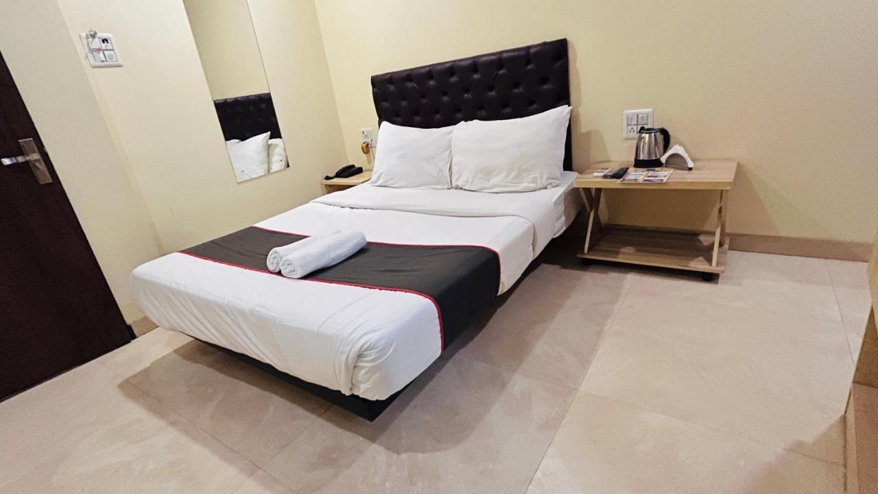 U Life Hotel Mumbai Kültér fotó